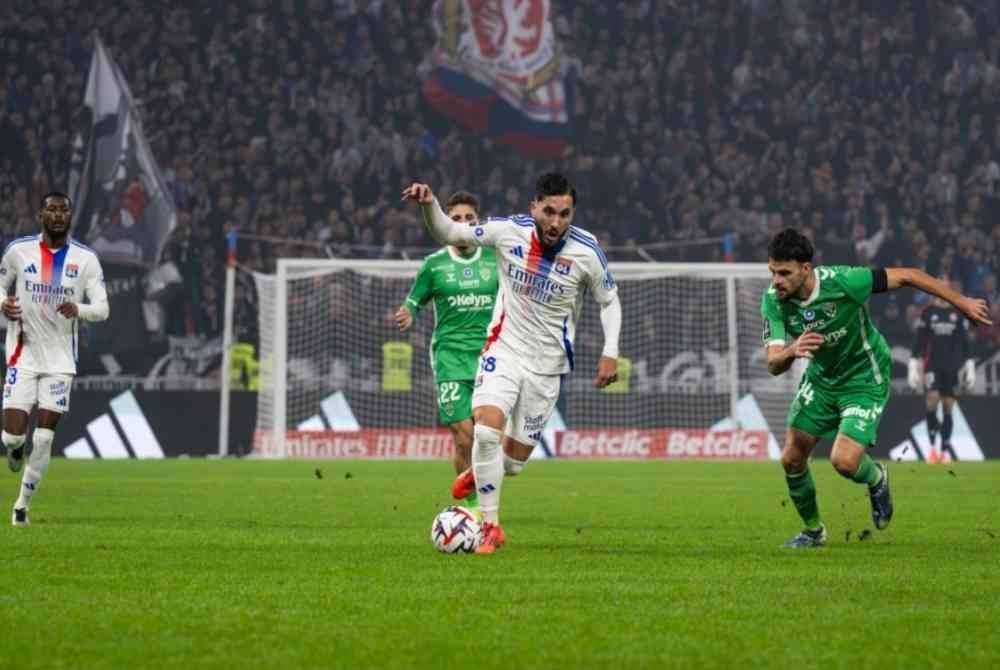 Lyonnais dikenakan sekatan pembelian pemain pada jendela perpindahan Januari selain akan diturunkan liga teratas pada penghujung musim sekira masih gagal menangani tadbir urus kewangan. Foto Olympique Lyonnais - OL
