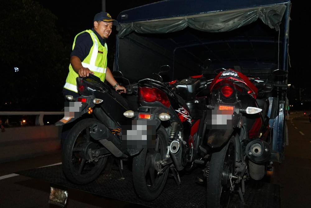 Antara motosikal yang disita dalam operasi bersepadu yang dilaksanakan pada Jumaat dan Sabtu.