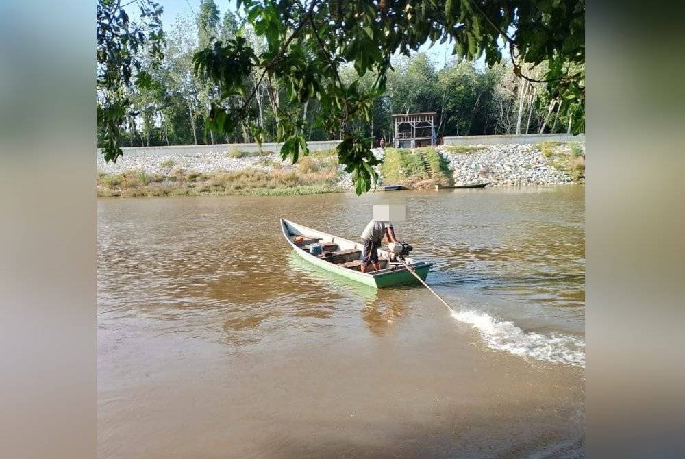Menyedari kehadiran pihak berkuasa, suspek telah melarikan diri ke negaran jiran dan meninggalkan bahan bakar terbabit di tepi Sungai Golok.