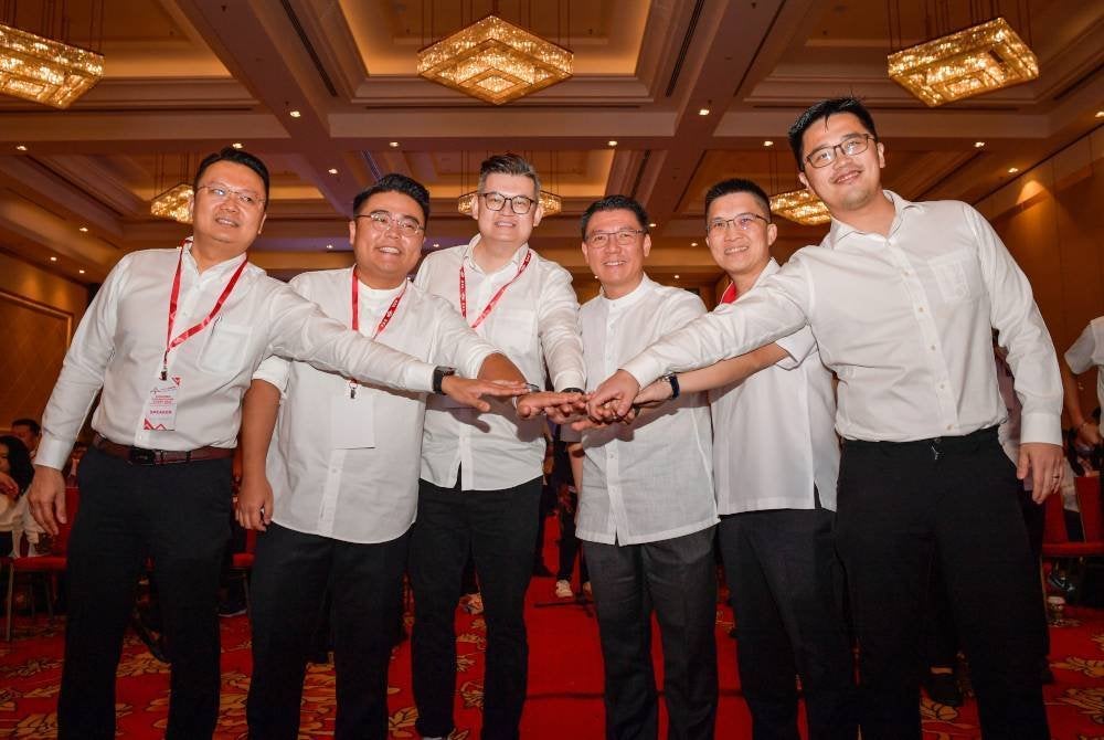 Kor Ming (tiga,kanan) pada Kongres Kebangsaan DAPSY 2024 di Centro Mall pada Ahad. Foto Bernama