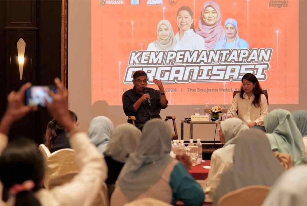 Saifuddin ketika menghadiri Kem Pemantapan Organisasi Wanita PKR yang diadakan di salah sebuah hotel di Kuala Lumpur.