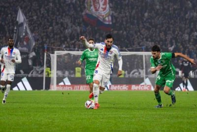 Lyonnais dikenakan sekatan pembelian pemain pada jendela perpindahan Januari selain akan diturunkan liga teratas pada penghujung musim sekira masih gagal menangani tadbir urus kewangan. Foto Olympique Lyonnais - OL