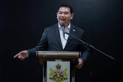 Menteri Ekonomi Rafizi Ramli ketika berucap pada Sesi Libat Urus Rancangan Malaysia ke-13 (RMK13) bersama Kerajaan Negeri Kelantan di Kota Darul Naim pada Ahad. Foto Bernama