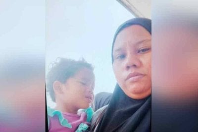 Linda bersama anak bongsunya, Nur Aisyah Humairah Mohd Redzwan 3.