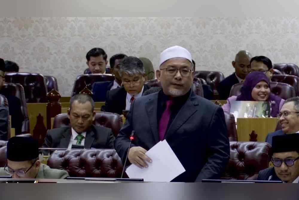 Wan Sukairi pada Mesyuarat Ketiga Penggal Kedua Dewan Undangan Negeri Terengganu