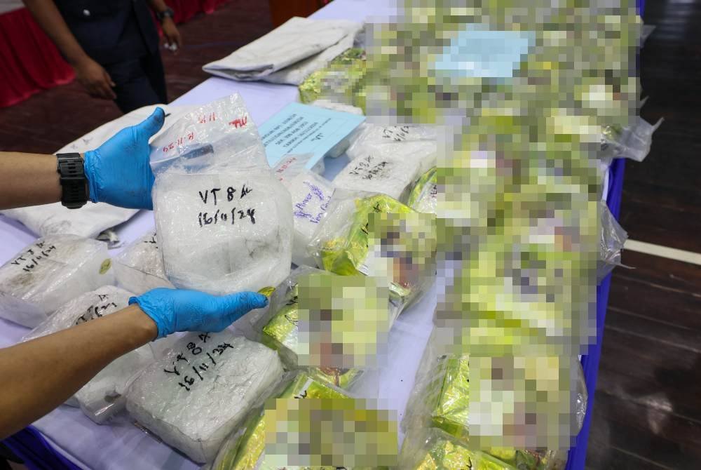 Dadah jenis syabu yang dijumpai dalam kenderaan Toyota Vellfire di tepi jalan di Kampung Guntong Luar Sabtu lepas. Foto Bernama