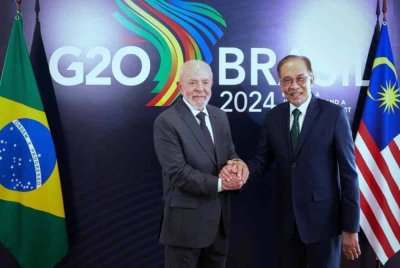 Anwar bersalaman bersama Presiden Luiz Inácio Lula da Silva semasa menghadiri G20 Summit 2024 di Brazil pada Ahad. Foto Bernama