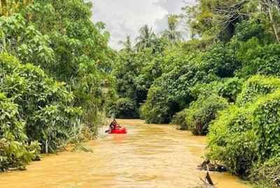 SAR seorang lelaki warga emas dipercayai terjatuh dan lemas di Sungai Pengkalan sejak awal pagi Ahad masih diteruskan.