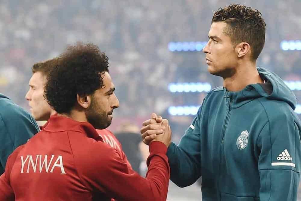 Ronaldo (kanan) dilaporkan mahu Salah bermain di Liga Pro Saudi.