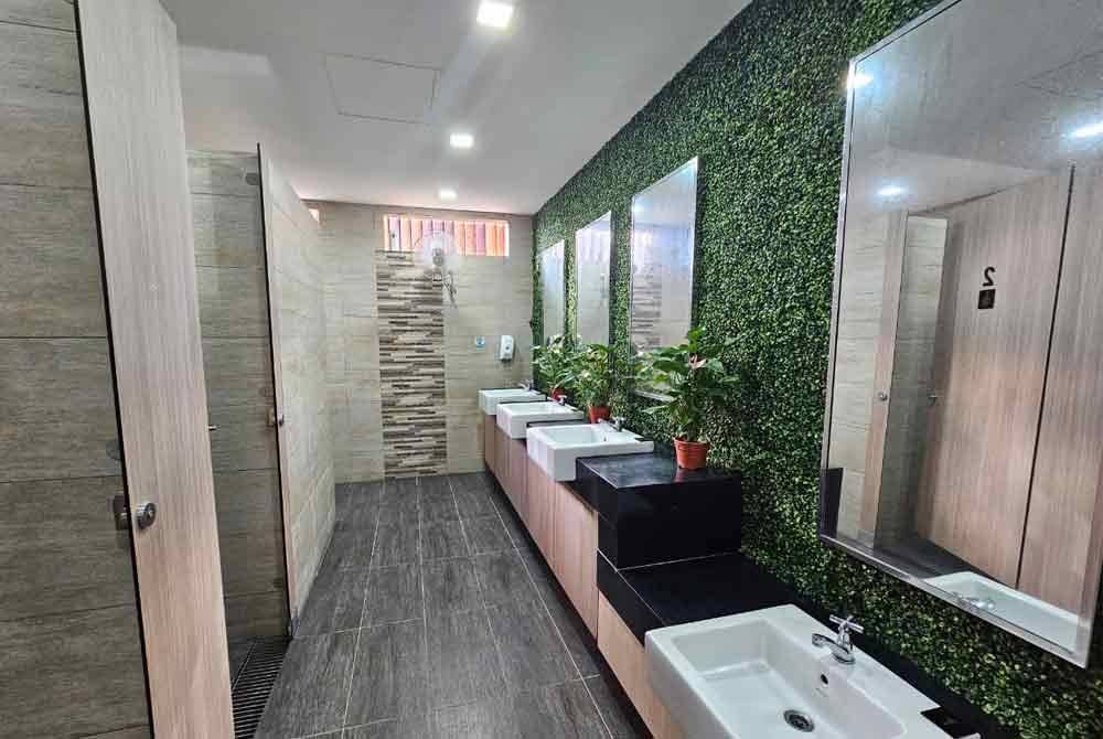 Tandas awam di Anjung Gurney antara tandas awam yang bersih di Pulau Pinang.