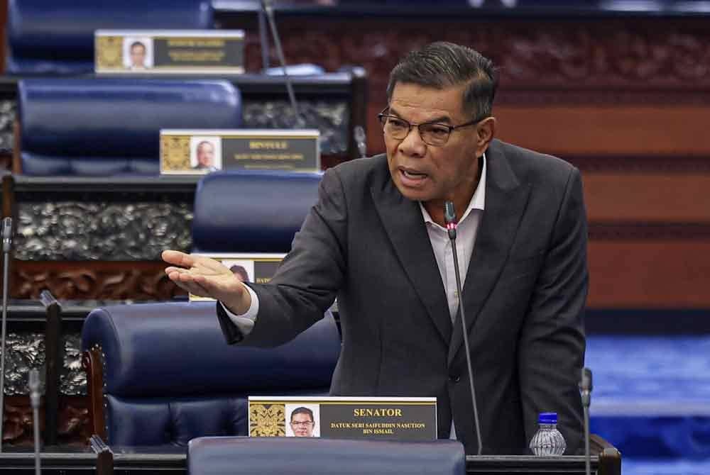 Saifuddin pada Persidangan Dewan Rakyat sempena Mesyuarat Ketiga Penggal Ketiga Parlimen ke-15 di Bangunan Parlimen, hari ini. Foto Bernama