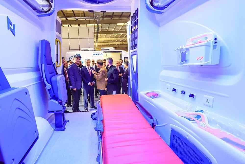 Ambulans lengkap dengan kemudahan terkini menjadi antara produk perkhidmatan keselamatan serta perlindungan kebakaran yang dikeluarkan di kilang NAFFCO, Dubai.