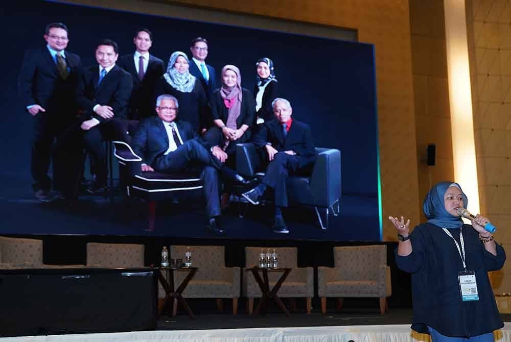 Farah (kanan) menjadi panel pada 4th Asia Pacific Family Business Summit 2024 yang diadakan pada Selasa.