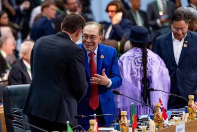 Anwar menyertai Sidang Pleno mengenai Rangkuman Sosial dan Memerangi Kebuluran dan Kemiskinan sempena Sidang Kemuncak G20 yang diadakan di Muzium Seni Moden (MAM) hari ini. Foto Bernama