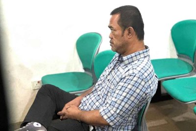 Norasid ketika hadir ke Mahkamah Tinggi Syariah di Seremban.