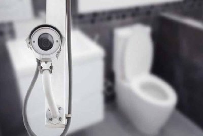 Dua anggota polis di Taipei dipecat secara rasmi selepas didapati memasang kamera lubang jarum di tandas wanita di balai polis tempat mereka bertugas. Gambar hiasan