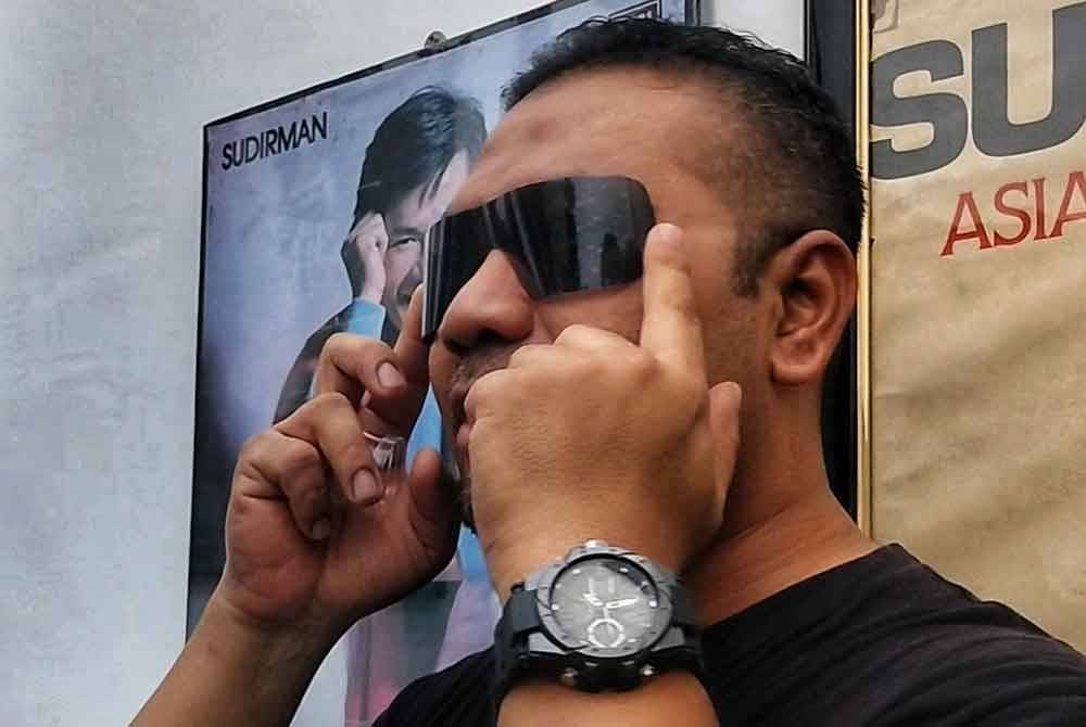 Spek pelindung (shade) antara koleksi milik Ramlan.