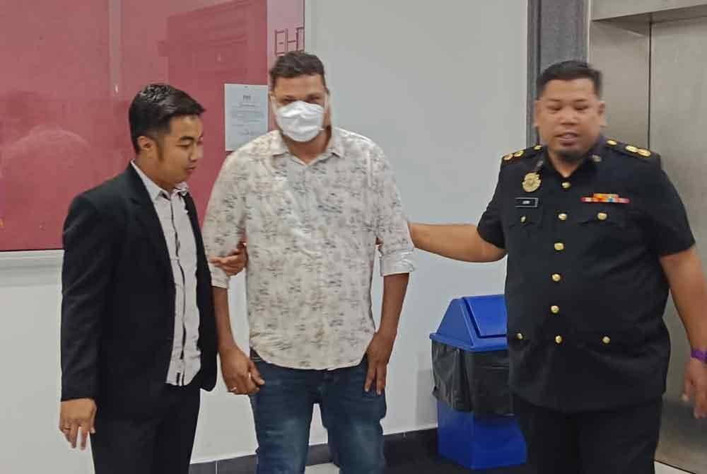 Seorang lelaki warga asing didakwa atas pertuduhan memberi rasuah RM1,000 kepada anggota penguatkuasa MBIP di Mahkamah Sesyen Johor Bahru pada Rabu.