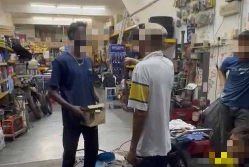 Tangkap layar video kejadian yang tular di media sosial.