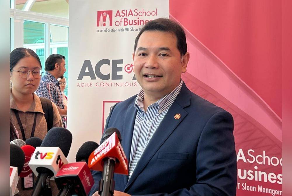 Rafizi ketika sidang akhbar selepas Majlis Pelancaran Program Innovathom Musim ke-2 di Putrajaya pada Rabu.