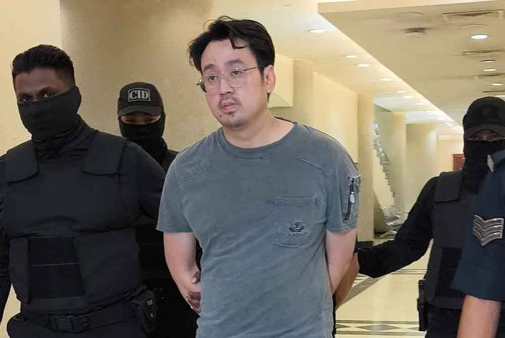 Leang Yee dibawa ke Mahkamah Majistret Kuala Lumpur pada Rabu, bagi menghadapi pertuduhan kes menyimbah cat merah pada kereta dan rumah dua individu, pada dua minggu lalu.