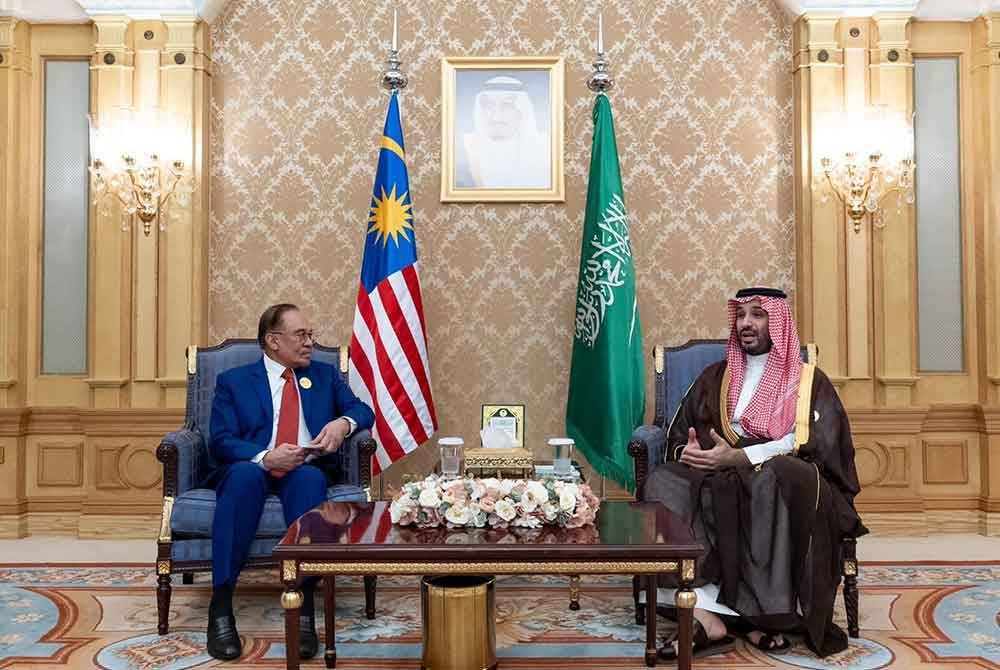 Anwar menyifatkan lawatan beliau ke Mesir, Arab Saudi, Peru dan Brazil bermula 9 November lepas, menyerlahkan semula 'sinaran' Malaysia di persada dunia. Foto Facebook Anwar Ibrahim