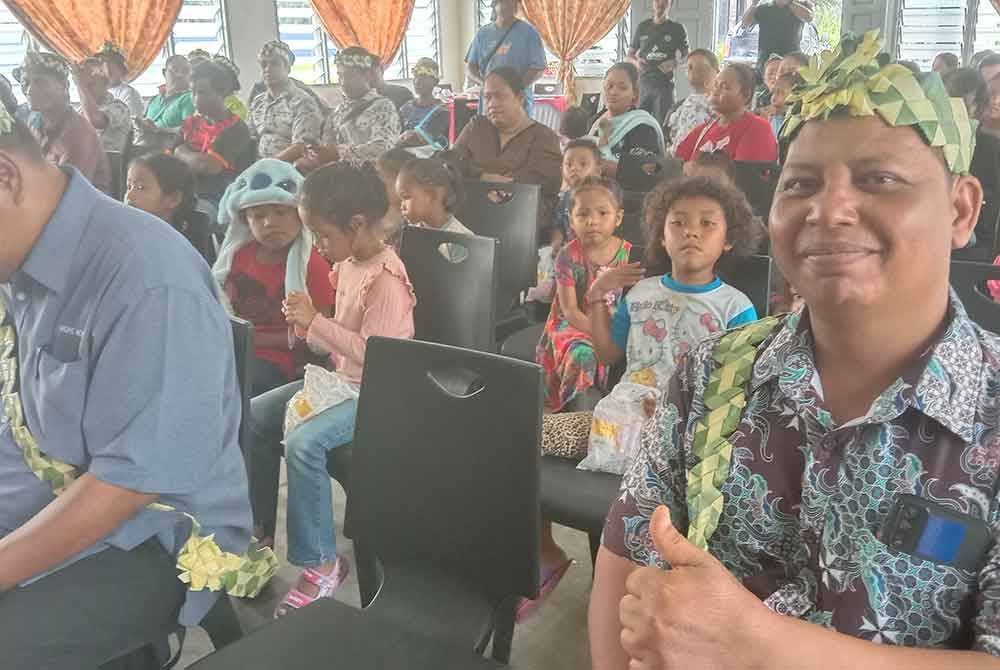 Antara masyarakat Orang Asli yang hadir dalam Program Sahabat Maritim Malaysia di Pulau Indah pada Rabu.