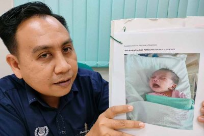 Mohd Suhaire mencari waris kandung kepada Mohammad Hud yang ditinggalkan dalam peti pelindung bayi di Orphan Care Foundation dua tahun lalu.
