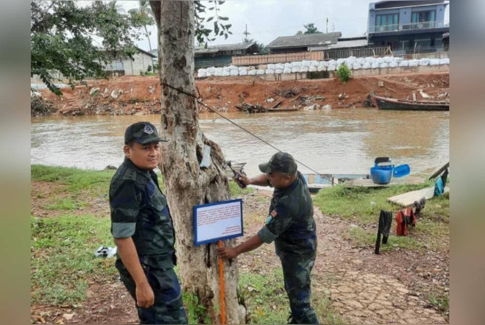 PGA sedang memasang notis amaran berhubung tindakan menahan mana-mana individu yang menyeberangi Sungai Golok menggunakan pangkalan haram mulai 1 Disember ini.