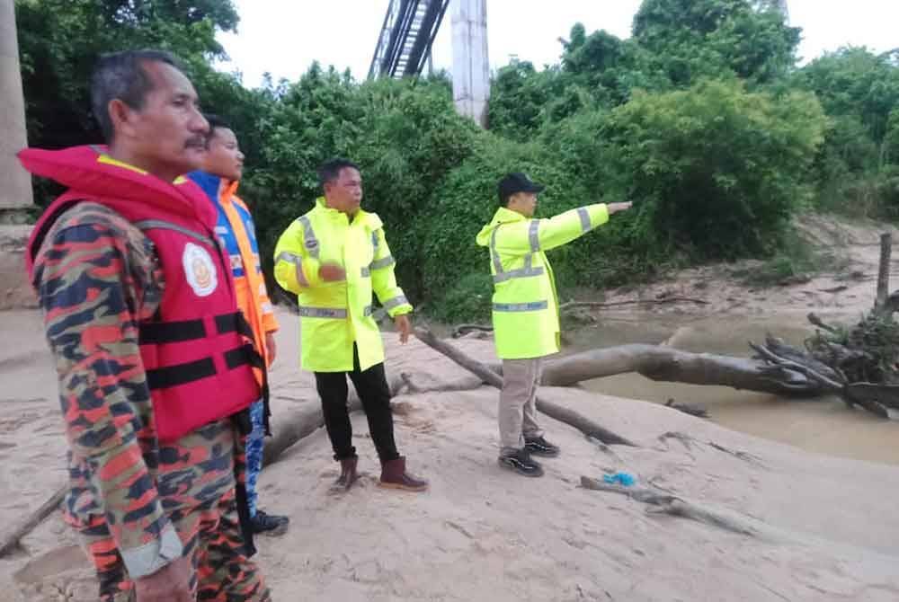Operasi SAR mangsa telah dilakukan oleh pasukan penyelamat bermula jam 5.30 petang Rabu. Foto Polis