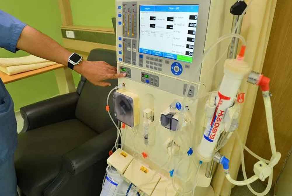 KKM dan JPA digesa menyemak semula keputusan yang mewajibkan tambahan tiga jam bekerja seminggu untuk jururawat wad mulai 1 Disember ini. Gambar hiasan