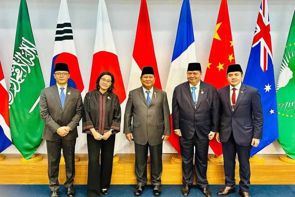 Prabowo (tengah) semasa menghadiri Sidang Kemuncak G20 di Rio de Janeiro, Brazil. Foto Facebook Sri Mulyani Indrawati