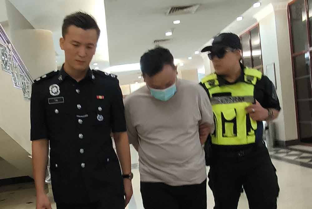 Tertuduh dituduh mendorong mangsa membuat pemindahan wang sebanyak RM67,608.