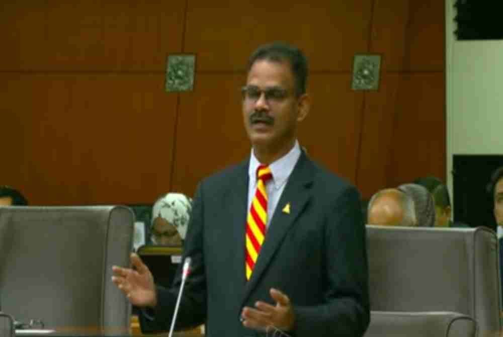 V Papparaidu menjawab pertanyaan mengenai pendekatan kerajaan negeri untuk memastikan kadar gaji minimum RM1,700 dilaksanakan di negeri ini pada persidangan Dewan Undangan Negeri (DUN) Selangor di sini pada Khamis.