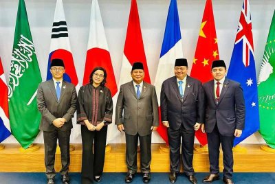 Prabowo (tengah) semasa menghadiri Sidang Kemuncak G20 di Rio de Janeiro, Brazil. Foto Facebook Sri Mulyani Indrawati