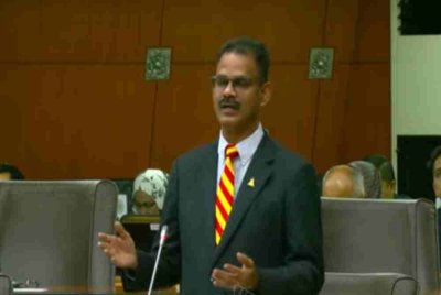 V Papparaidu menjawab pertanyaan mengenai pendekatan kerajaan negeri untuk memastikan kadar gaji minimum RM1,700 dilaksanakan di negeri ini pada persidangan Dewan Undangan Negeri (DUN) Selangor di sini pada Khamis.