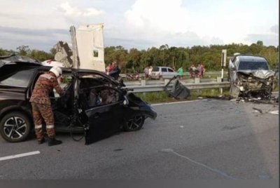 Lapan orang termasuk tujuh warga asing maut dalam kemalangan membabitkan dua kenderaan di kawasan berhampiran Sebanyak, Pan Borneo Jalan Sarikei-Sibu, kira-kira 20 kilometer dari Sarikei, petang tadi.