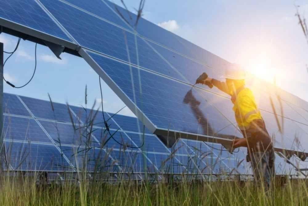 Industri solar semakin berkembang di negara ini.- Gambar hiasan 