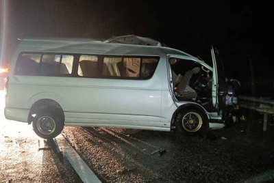 Keadaan van alami kerosakan teruk akibat kemalangan. Foto PDRM