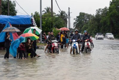 Kelantan menjadi negeri terbaharu di landa banjir pada Jumaat. Foto Bernama