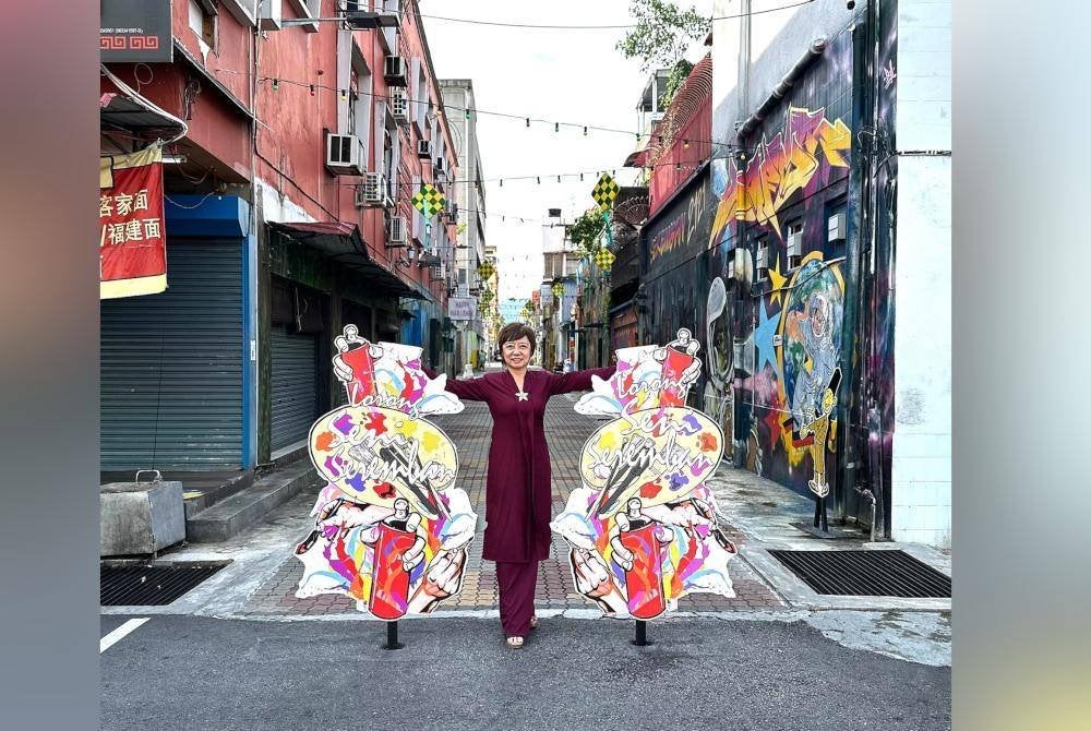 Nicole mengajak orang ramai mengambil peluang bergambar OOTD di Lorong Seni Seremban.