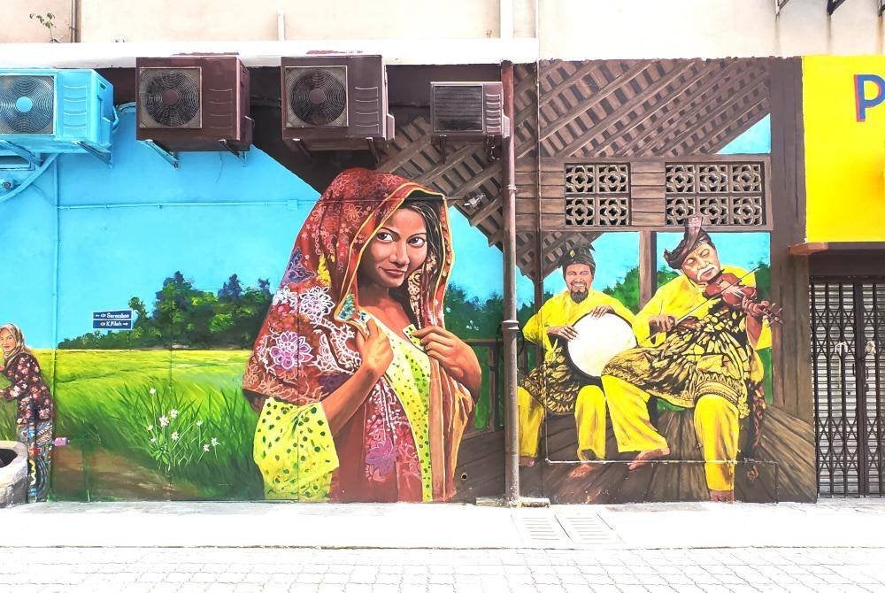 Antara lukisan mural di Lorong Seni Seremban.