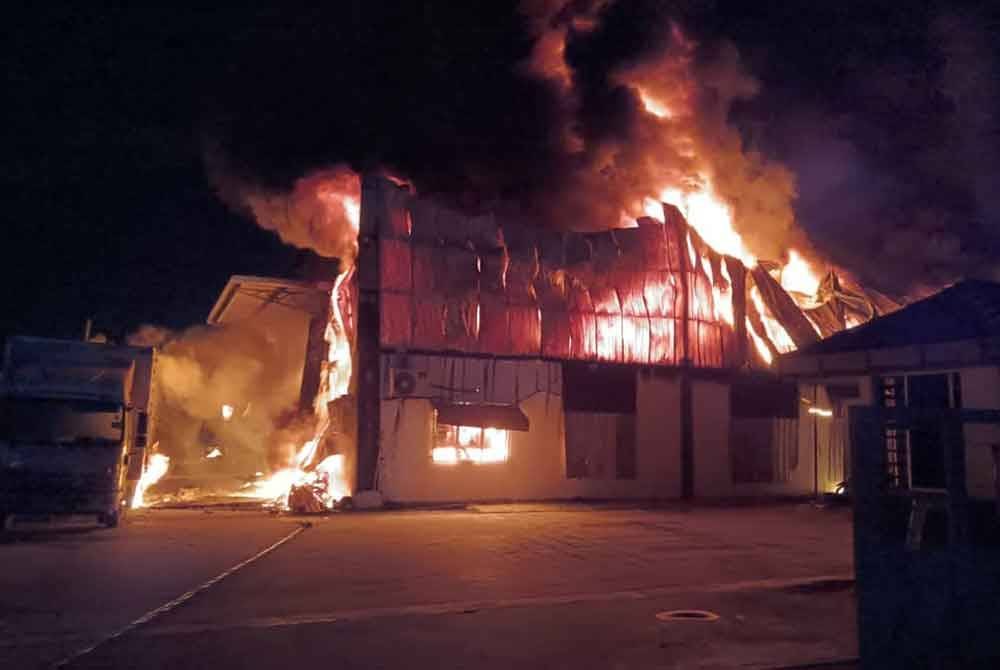 Kejadian melibatkan gudang elektrik di Jalan TUDM-Kampung Baru Subang pada Sabtu tidak melibatkan sebarang kecederaan atau kehilangan jiwa.