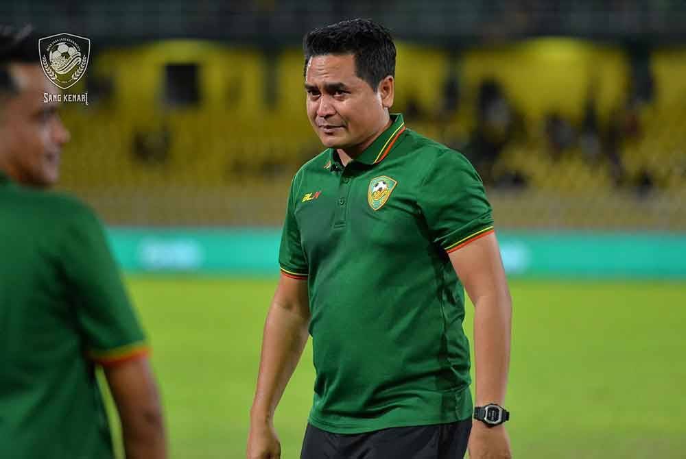 Nafuzi terharu dengan komitmen para pemain KDA FC yang masih mahu bermain pada aksi Piala Malaysia 2024-2025 di Stadium Darul Aman pada malam Jumaat. FOTO KDA FC