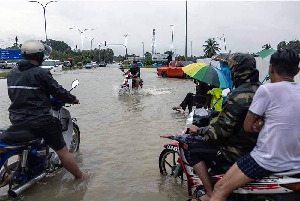 Di Terengganu, jumlah mangsa banjir di enam daerah meningkat kepada 398 orang berbanding 221 malam tadi, kini berada di 17 PPS.