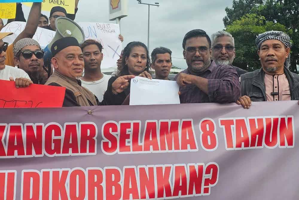 Satu memorandum turut diserahkan kepada Ketua Pembangkang Dewan Undangan Negeri (DUN) Pulau Pinang, Muhammad Fauzi Yusof untuk membangkitkan isu berkenaan dalam Sidang DUN minggu depan.
