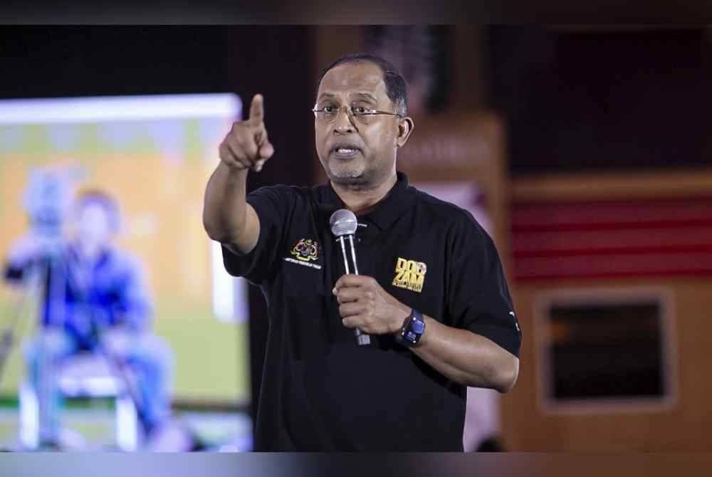 
Zambry pada Program in Person With Doc Zam@Lumut dan Majlis Peluncuran Inisiatif Siswa Aspirasi Rakyat Kementerian Pendidikan Tinggi (SASAR KPT) pada Sabtu. Foto Bernama
