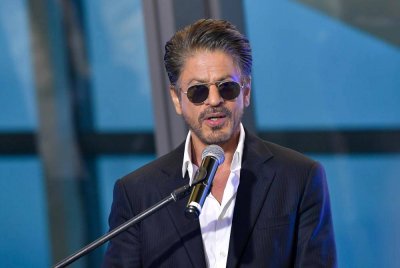 Shah Rukh Khan menyampaikan ucapan pada Pembukaan Besar Bin Zayed International (M) Sdn Bhd di The Exchange TRX pada Jumaat. Foto Bernama