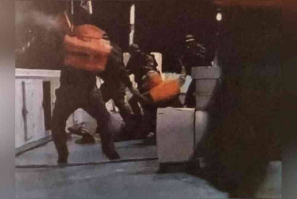 Komando Israel menembak seawal waktu Subuh dalam isiden berkenaan. Foto Agensi