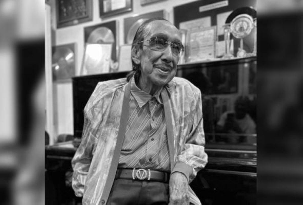 Ahmad Nawab yang berusia 92 tahun dilaporkan menghembuskan nafas terakhir di kediaman beliau di Taman Melewar, Gombak sekitar jam 3.15 petang tadi.